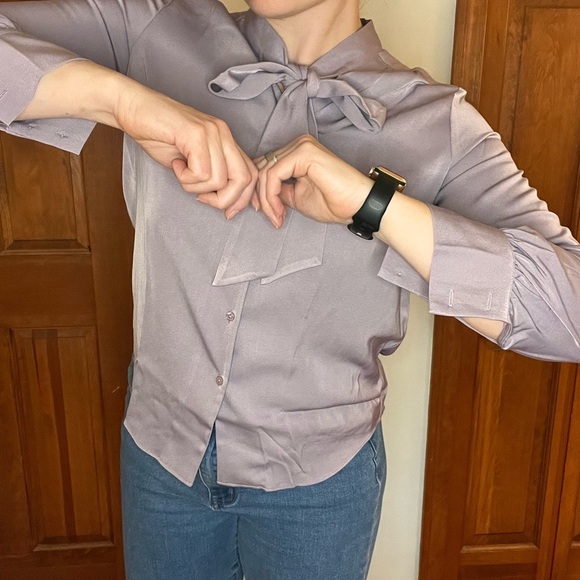Shallow Streams Lavender Tie Neck Button Front Blouse Office Career - Picture 4 of 10